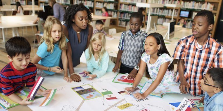 Alentar a los líderes educativos a apoyar a los maestros para que presten atención al comportamiento.